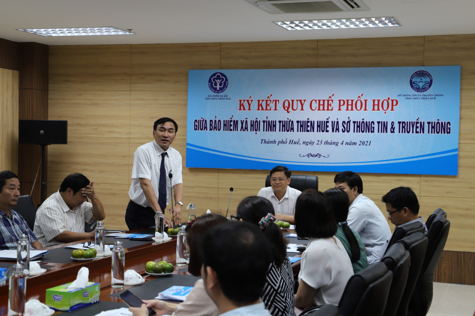 Ông Nguyễn Viết Dũng - Giám đốc Bảo hiểm xã hội Tỉnh phát biểu tại Hội nghị